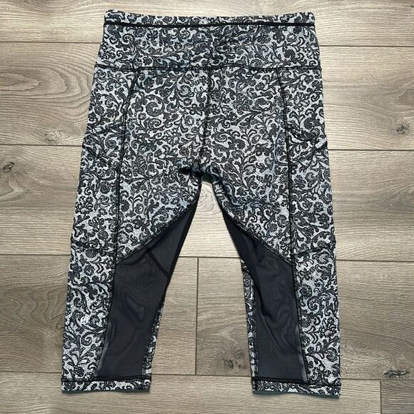 Lululemon Outrun Crop Mini Cinder Lace White Black Mesh Leggings Size 10 - Picture 2 of 13